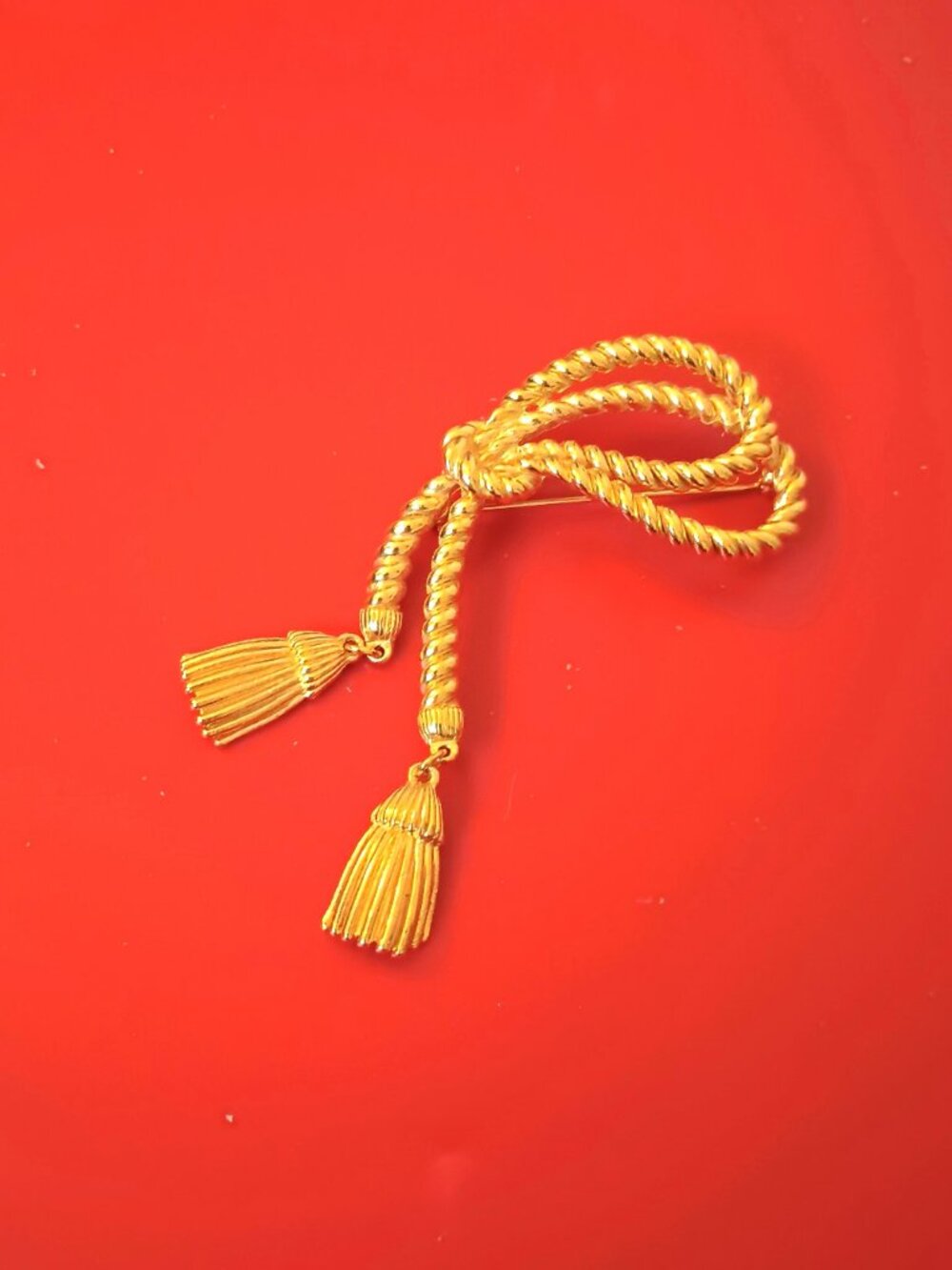 Vintage Knotted Rope Brooch with Movable Tassels Gold Tone Large Twist Pin